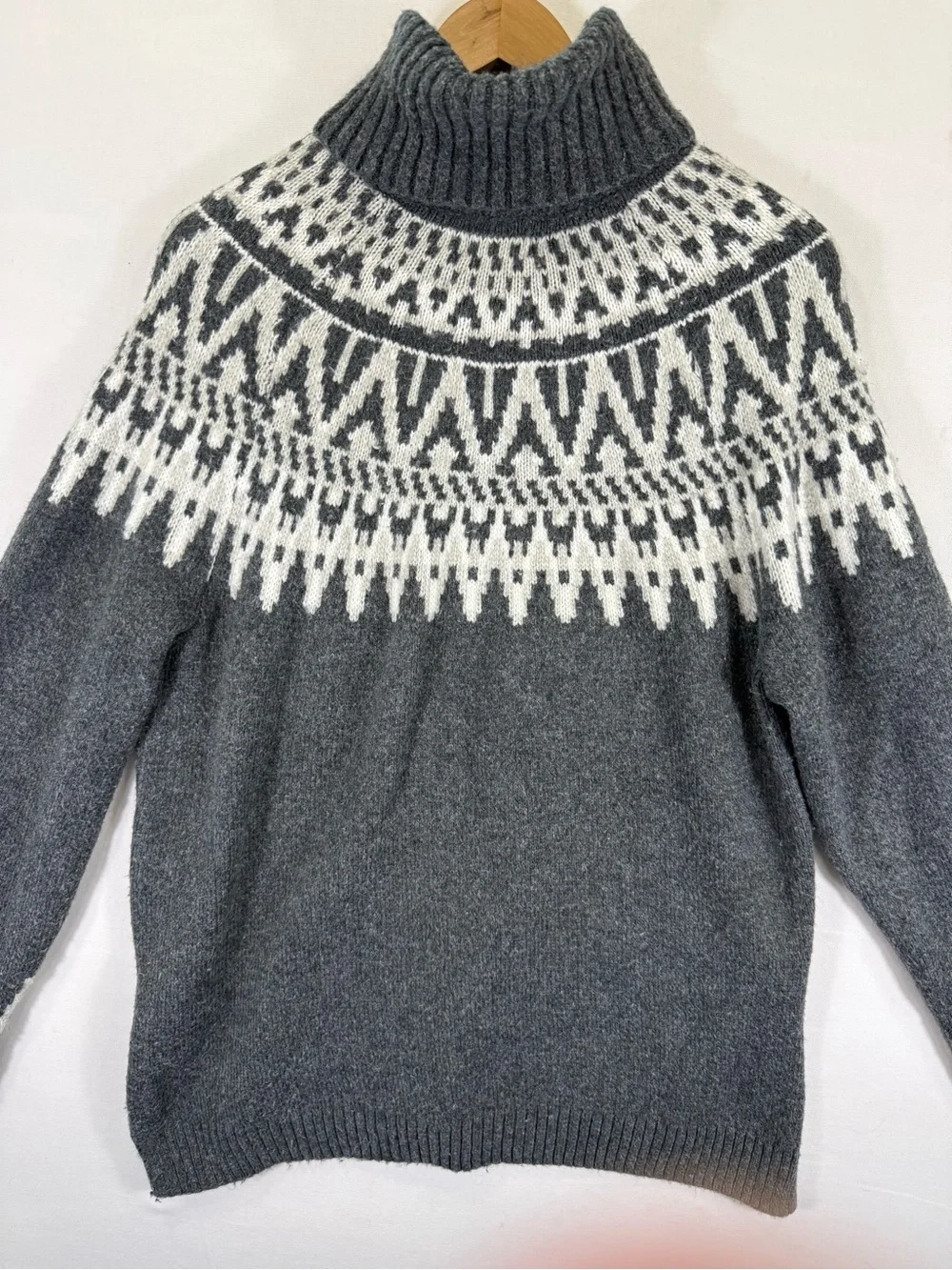 H&M Gray and White Fair Isle Turtleneck Sweater